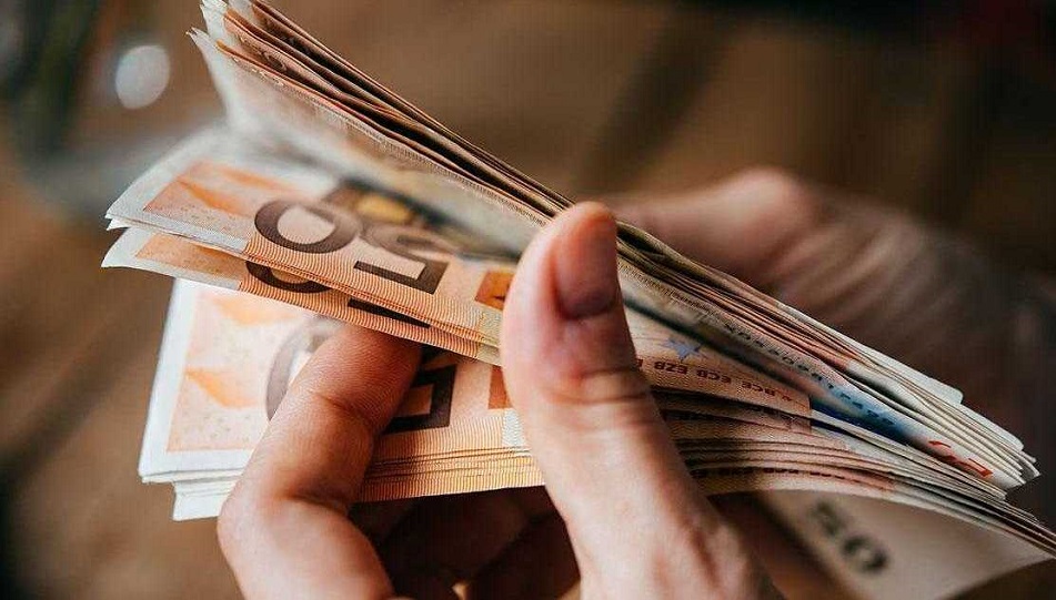 Euro regjistron tjeter renie, bie sot nen nivelin e 102 lekeve